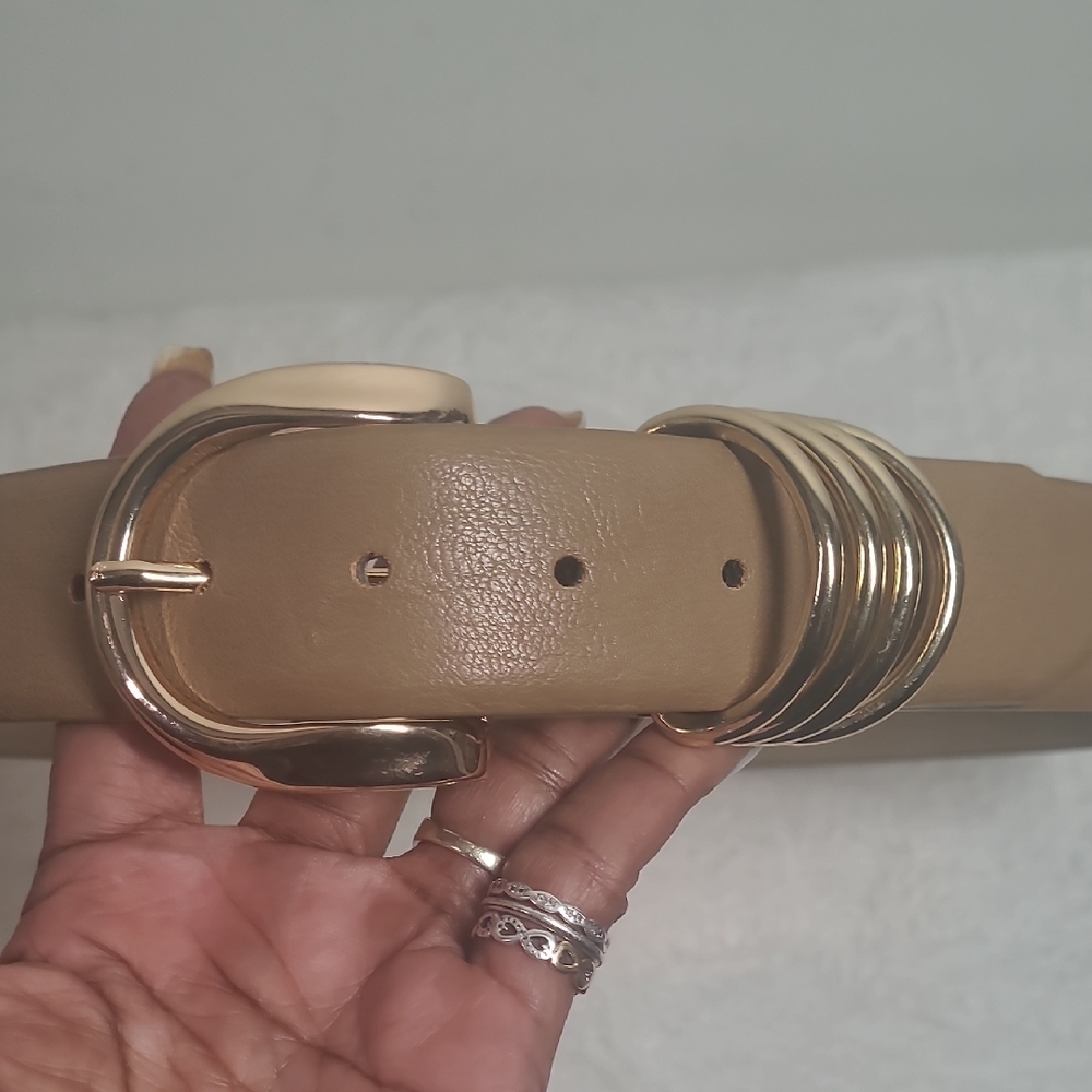 Vince Camuto Elegant Tan Belt with Gold Buckle - Picture 3 of 5